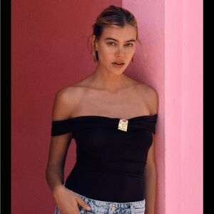 Zara POLYAMIDE BANDEAU BODYSUIT
BLACK 0/1026/165/800/02